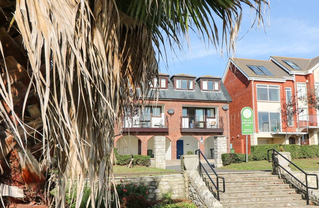 LOOKOUT, pet friendly, country holiday cottage in Castle Cove