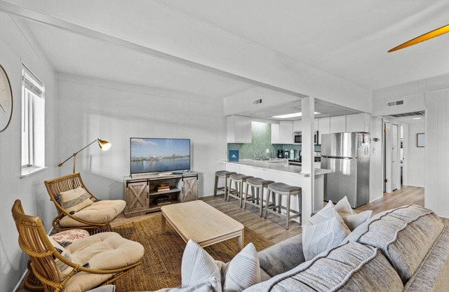 Lost Colony 313A- Cozy retreat nestled in North OC