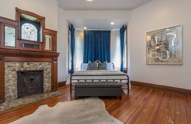 Loudon's Whimsical Apartment/Walk to Greyline