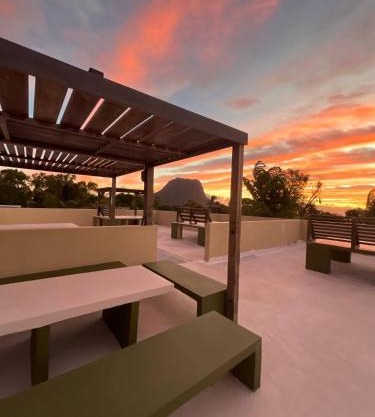 Loukaz -entire Rental Units W Panoramic Rooftop