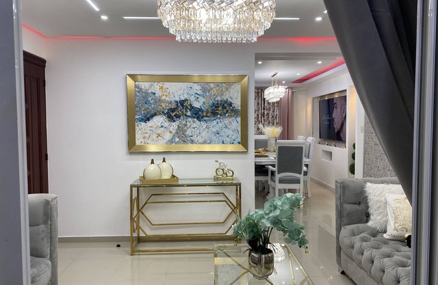 Lovely and cozy home with pool and GYM. Located near major Bars and Restaurants