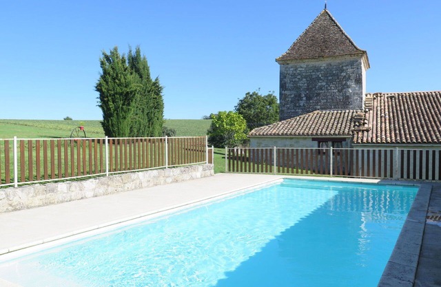 Lovely apartment in villa for 6 people with pool, TV, terrace, panoramic view and parking