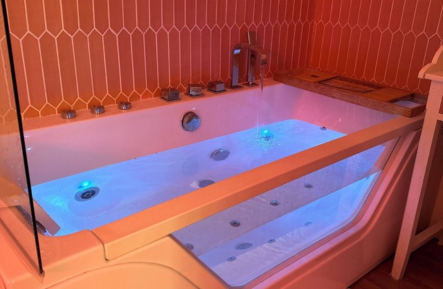 LOVE Room with spa & starry sky