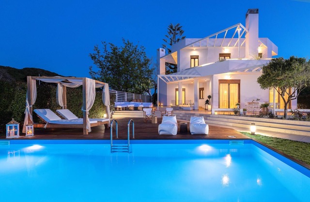 Love White Villa