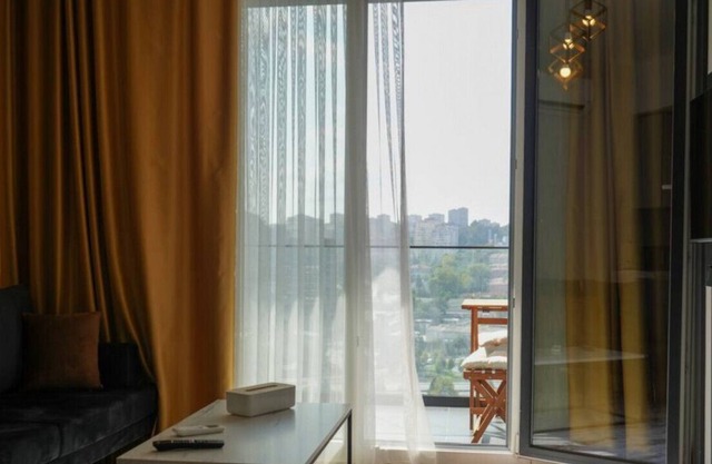 Lovely 1+1 Apartment w/Terrace near MaIl of IST