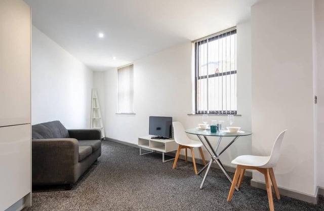 Lovely 1 Bed Budget Flat in Central Halifax