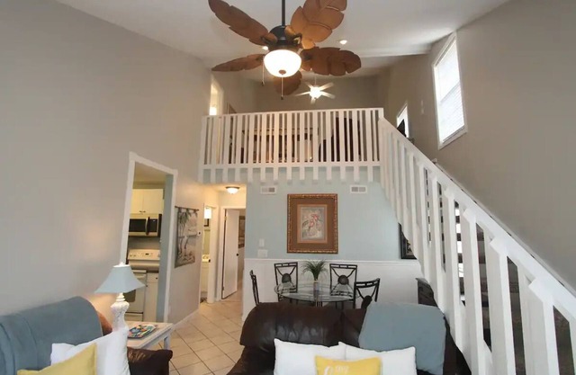 Lovely 2 bedroom in gated horizon southnn