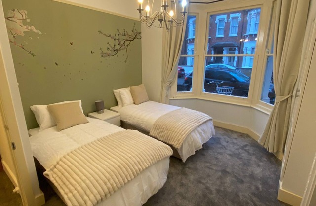 Lovely 2 bedroom home near Central London