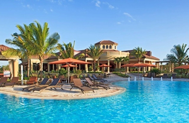 Lovely 2-Bedroom in Naples' highly desirable Treviso Bay community