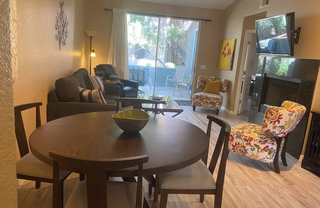 Lovely 2 Br, 2 Bath Condo in resort style, safe. 2 min to major roadways.