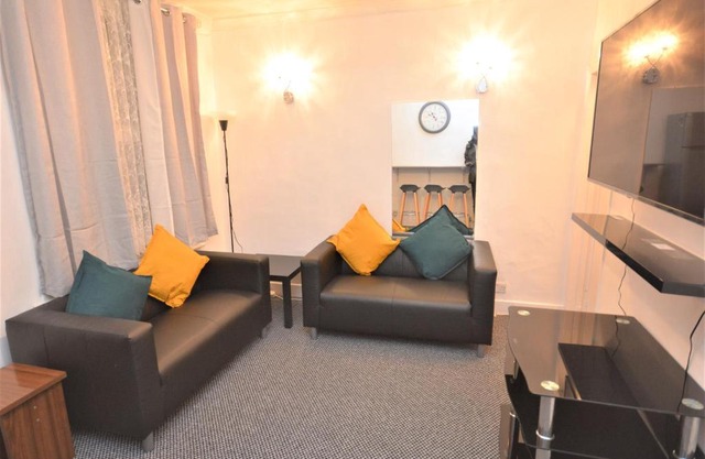 Lovely 3 Bedroom House near Barking Station