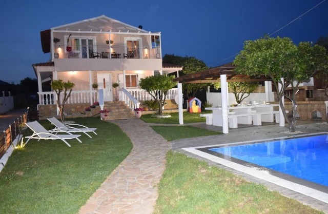 Lovely 3 bedroom villa with private pool, BBQ few minutes away from the beach.