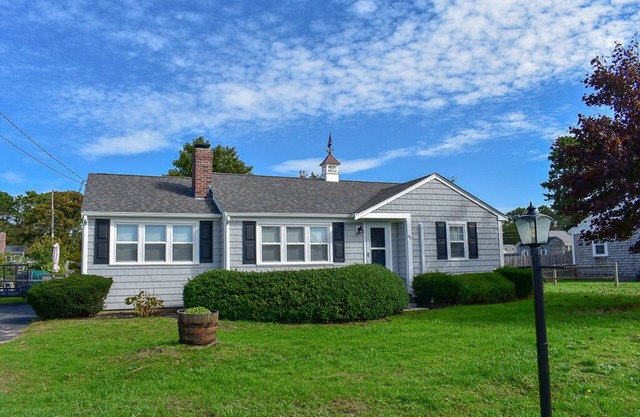 Lovely 4 bedroom home located only .4 miles to West Dennis Beach
