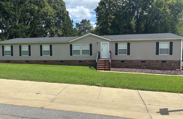 Lovely 4-bedroom house in Clarksville walking distance to downtown activities