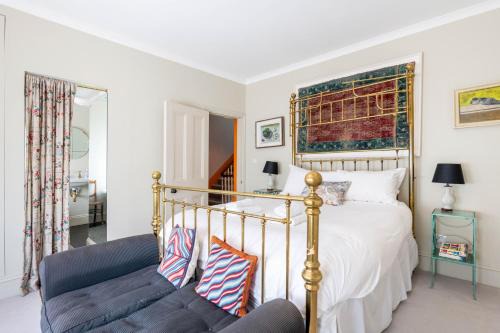 Lovely 4-Bedroom House near Portobello