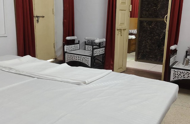 Lovely 7-bedroom house with AC in Varanasi