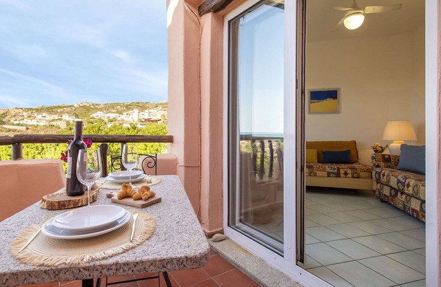 Lovely apartment for 4 people with A/C, pool, WIFI, TV, terrace, pets allowed and parking