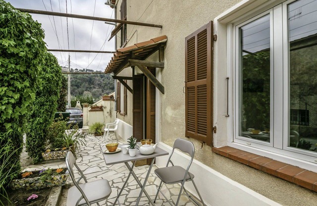 Lovely apartment for 4 guests with WIFI, A/C, TV, terrace and parking