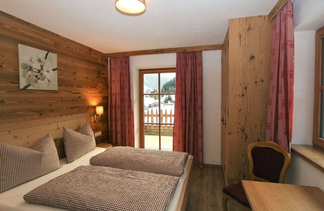 Lovely apartment for 10 people with WIFI, TV and patio