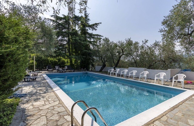 Lovely apartment for 4 guests with pool, WIFI, pets allowed, panoramic view and parking