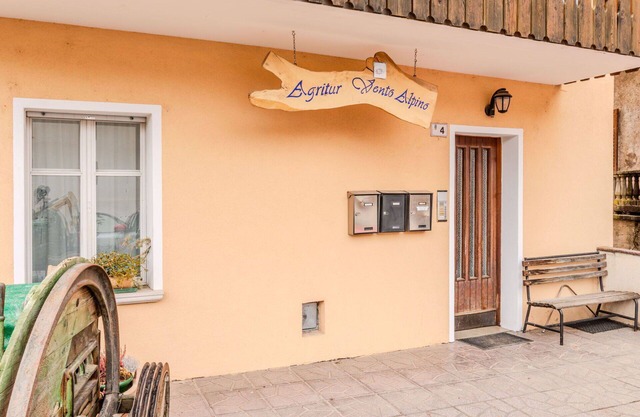 Lovely apartment for 3 guests with WIFI, TV, patio and pets allowed