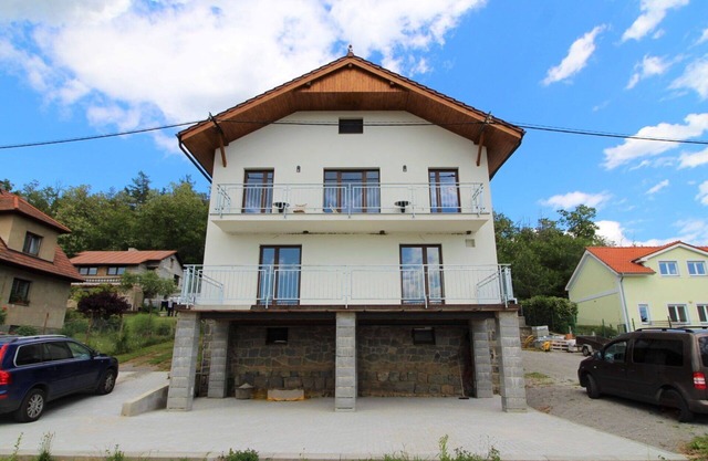 Lovely apartment for 5 people with WIFI, pool, TV, patio, pets allowed and parking