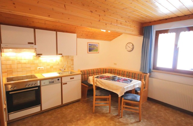 Lovely apartment for 6 people with WIFI, TV, patio and pets allowed
