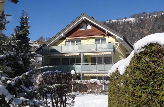 Lovely apartment for 6 people with WIFI, TV and balcony