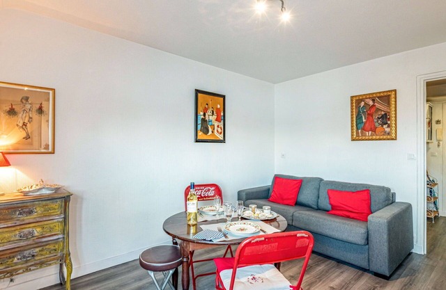 Lovely apartment for 2 people with WIFI, TV, pets allowed and parking