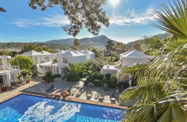 Lovely apartment for 2 guests with pool, A/C, WIFI, TV and balcony