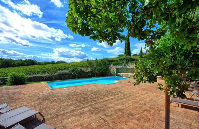 Lovely apartment for 7 guests with pool, A/C, TV, pets allowed, panoramic view and parking