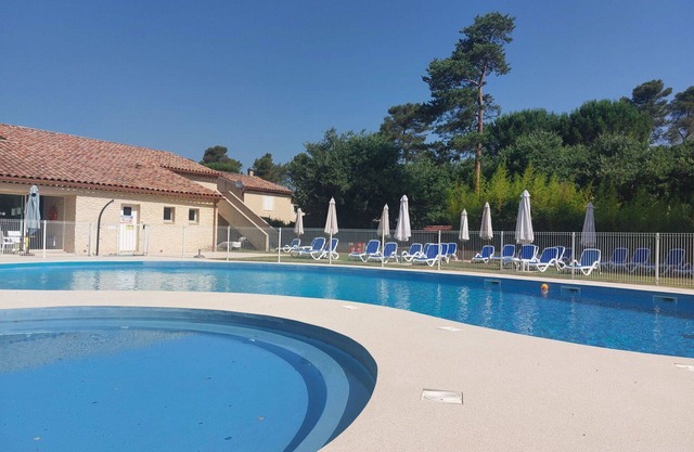Lovely apartment for 6 people with pool, WIFI, TV, terrace and parking