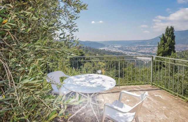 Lovely Apartment In Castagniers