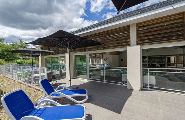 Lovely apartment in villa for 3 people with pool, internet, TV, terrace, pets allowed and parking