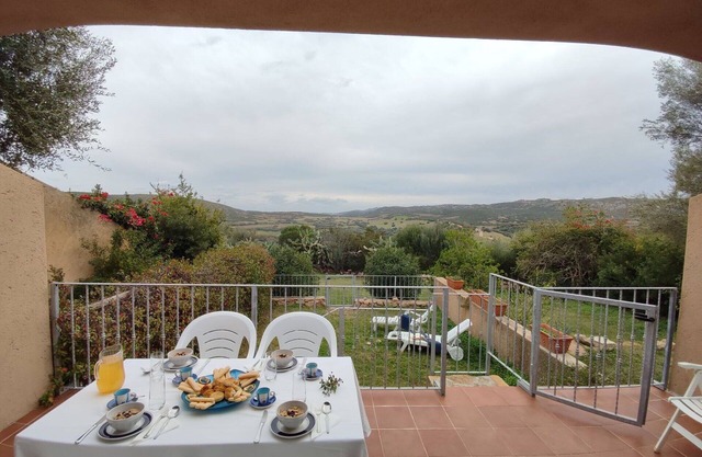 Lovely apartment in villa for 5 people with A/C, pool, WIFI, TV, terrace, panoramic view and par.