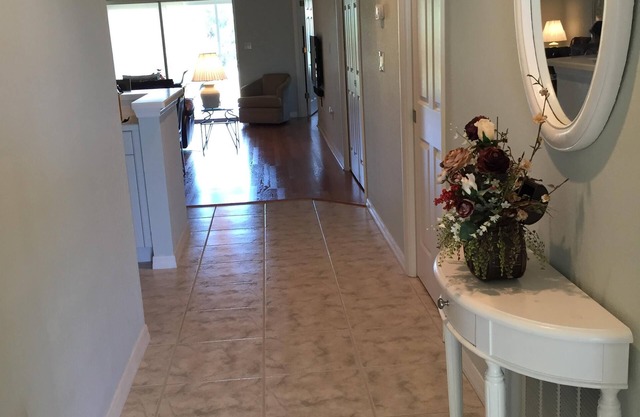 Lovely Apartment with garage at Tara Preserve. Golf, Wifi, Cable HDTV.