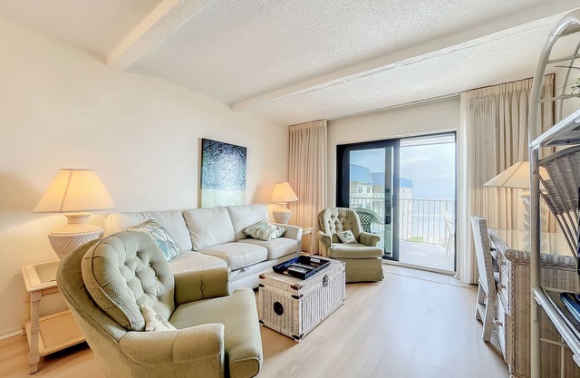Lovely beachfront, corner unit overlooking pool and clubhouse ~ HA501