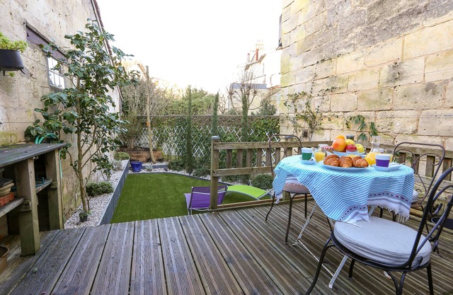 Lovely Bordeaux shop - Ideally located - WIFI - Air conditioning - Garden