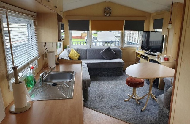 Lovely caravan with decking at Three Lochs Holiday Park in Scotland ref 93064TL
