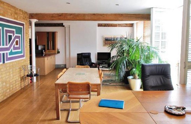 Lovely Converted Warehouse near River Thames