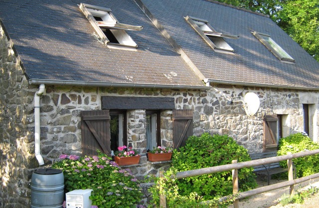 Lovely cottage in quiet country hamlet near the Vallee des Saints heritage site