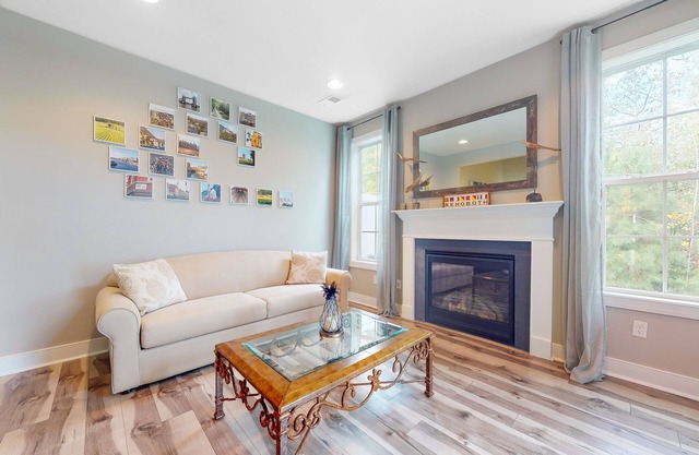 Lovely, dog-friendly townhouse near the beach with a pool & washer/dryer