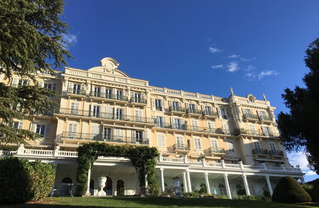 Lovely F1 bis in Palace, green view, parking, balcony, close to thermal baths