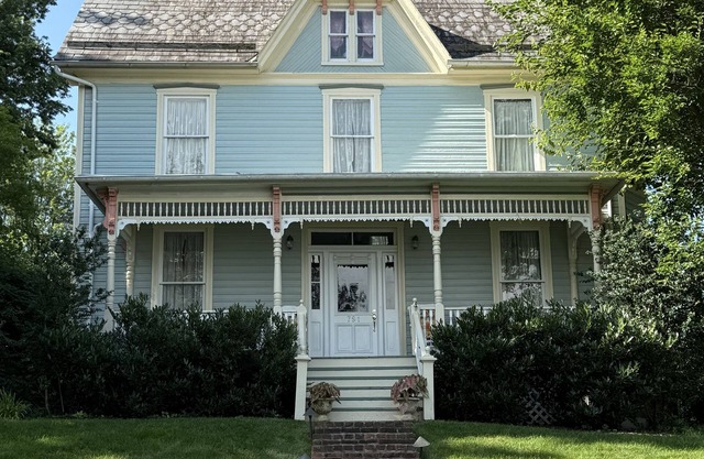 Lovely Historic, Victorian, 4 Bedroom, 3 Bath in Harpers Ferry