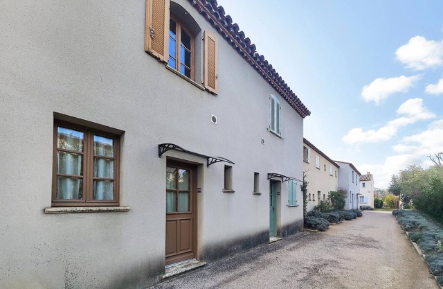 Lovely home in St.Laurent-de-la-Cabr.