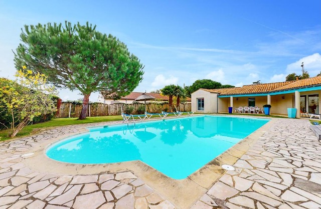 Lovely Home In Meschers-Sur-Gironde