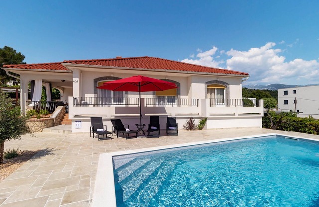 Lovely home in Barbat
