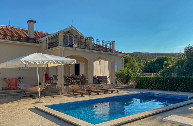 Lovely home in Radovici with kitchen