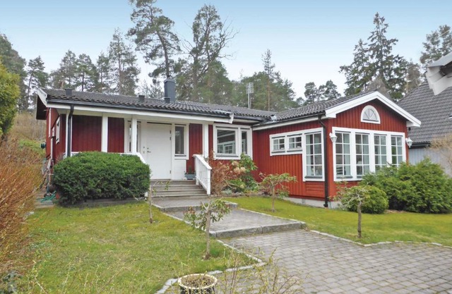 Lovely Home In Saltsjö-Boo With Sauna