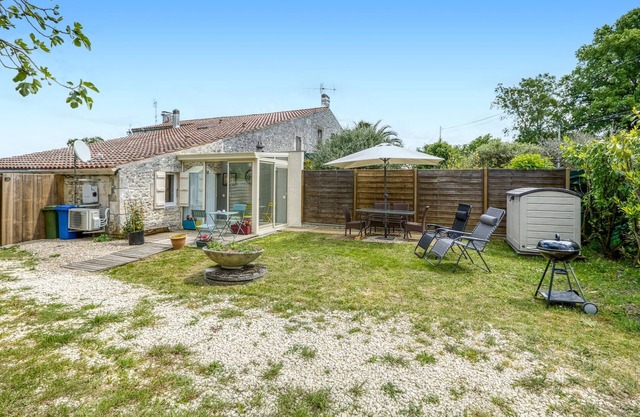 Lovely home in Saujon with WiFi